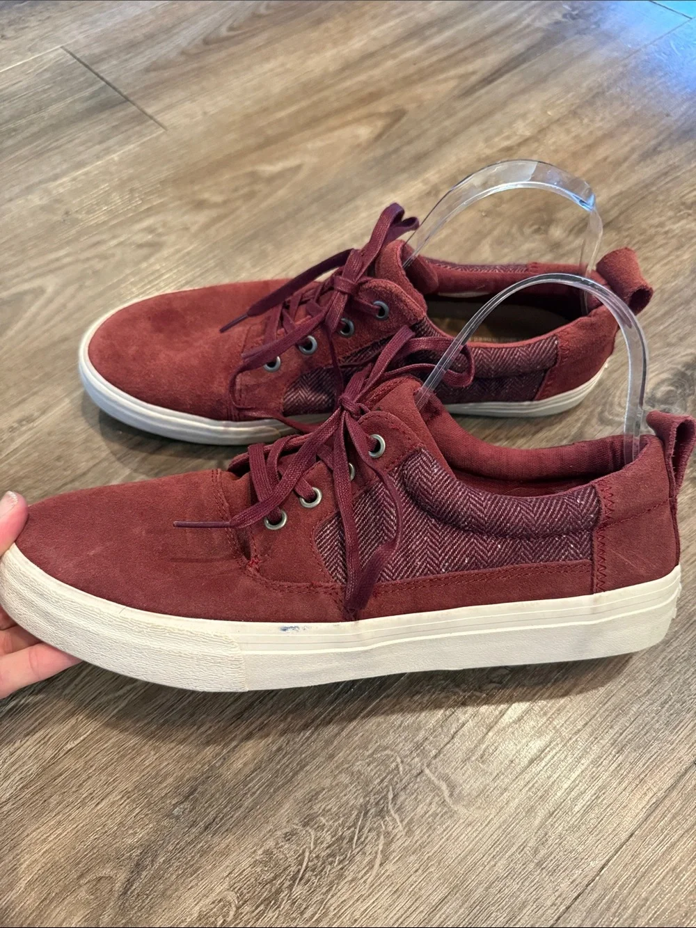 Tom’s Men’s Burgundy Suede Herringbone Sneakers Size 9